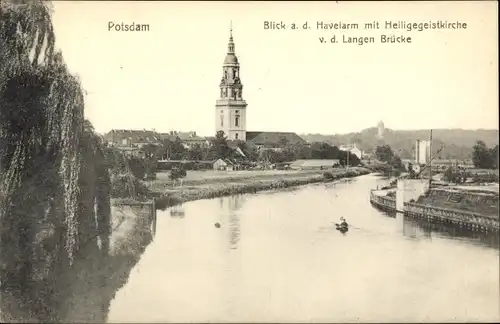 Ak Potsdam in Brandenburg, Havelarm mit Heiligegeistkirche von der langen Brücke gesehen