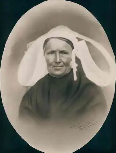 Foto Combalie, Henri, Toulouse, Portraitfotografie, Frau in Tracht, Haube