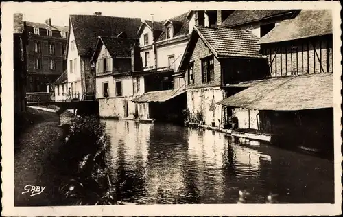 Ak Bernay Eure, Vieilles maisons sur la Charentonne