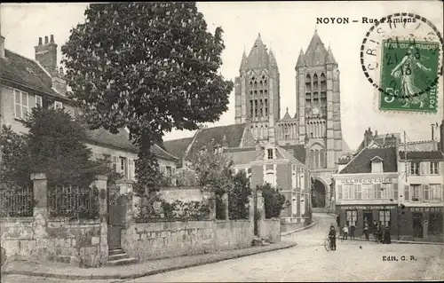 Ak Noyon Oise, Rue d'Amiens, Église
