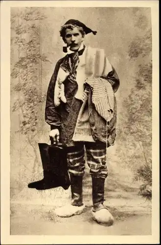 Ak Anciens Costumes Bressans, La Saint Martin, Mann in Tracht mit Pfeife