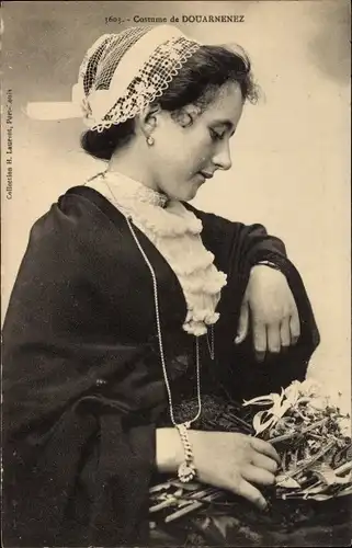 Ak Douarnenez Finistère, Frau in bretonischer Tracht