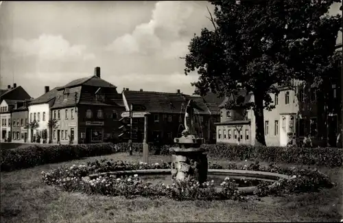 Ak Bad Lausick in Sachsen, Untermarkt, Brunnen