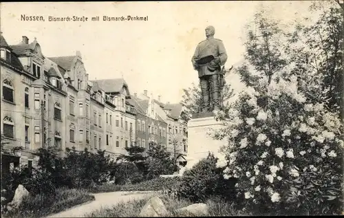 Ak Nossen in Sachsen, Bismarck Straße, Denkmal