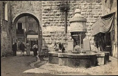 Ak Pence Alpes-Maritimes, La Fontaine, Place Peyra