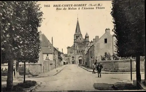 Ak Brie Comte Robert Seine et Marne, Rue de Melun à l'Avenue Thiers