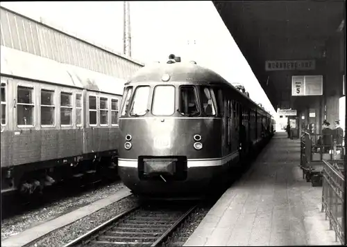 Foto Nürnberg in Mittelfranken, Deutscher Triebwagen