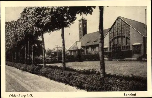 Ak Oldenburg in Niedersachsen, Bahnhof, Kirche