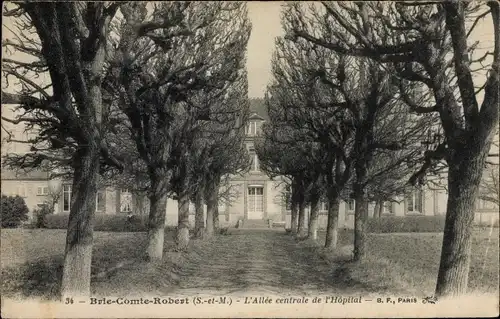 Ak Brie Comte Robert Seine et Marne, L'Allée centrale de l'Hôpital