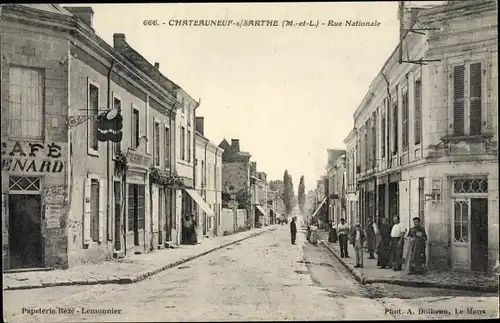 Ak Chateauneuf sur Sarthe Maine-et-Loire, Rue Nationale, Café