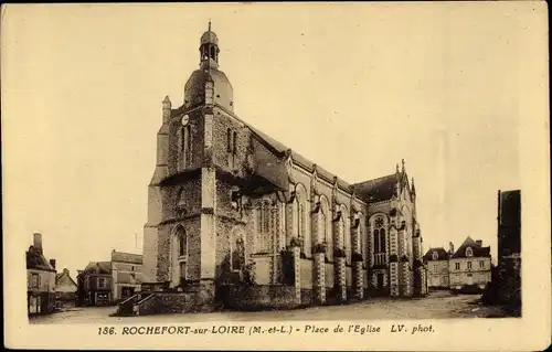 Ak Rochefort sur Loire Maine et Loire, Place de l'Église