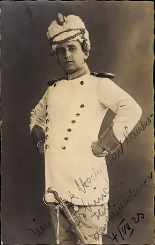 Foto Ak Mann in Fantasieuniform, Portrait