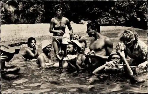 Ak Palinuro Salerno Campania, Wasserpartie, Gitarre, Alkohol, Schwimmende Menschen