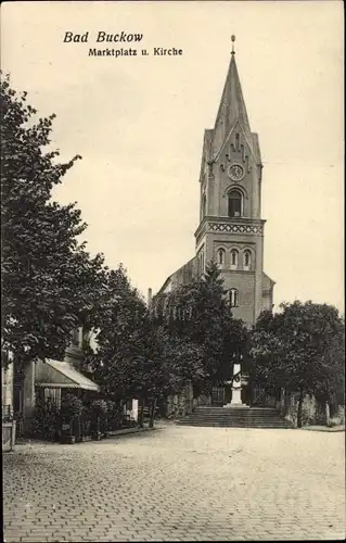 Ak Buckow in der Märkischen Schweiz, Marktplatz, Kirche