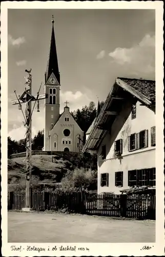Ak Holzgau Tirol Österreich, Lechtal, Kirche, Kreuz, Haus