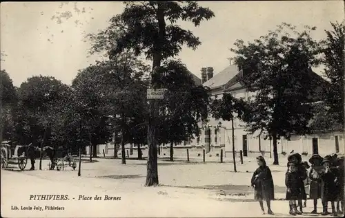 Ak Pithiviers Loiret, Place des Bornes