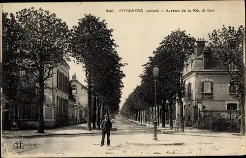 Ak Pithiviers Loiret, Avenue de la République
