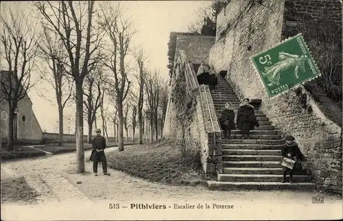 Ak Pithiviers Loiret, Escalier de la Poterne