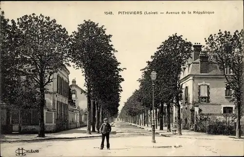 Ak Pithiviers Loiret, Avenue de la République