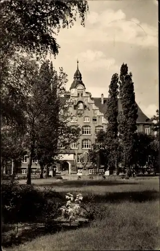 Ak Riesa an der Elbe Sachsen, Friedrich Ebert Platz, August Bebel Schule