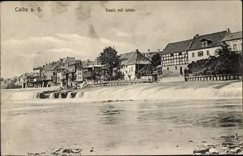 Ak Calbe an der Saale, Saale mit Wehr