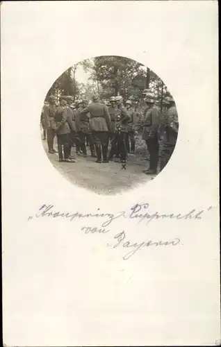 Ak Kronprinz Rupprecht von Bayern mit Offizieren der 4. Garde Infanterie Division, 1917, Stahlhelm