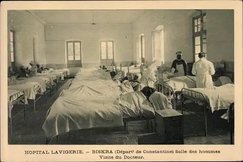 Ak Biskra Algerien, Hopital Lavigerie, Salle des hommes, visite du docteur