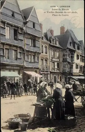 Ak Lannion Côtes d’Armor, Marche, Vieilles Maisons, place du centre
