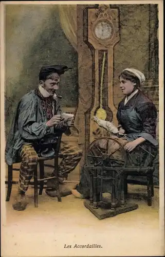 Ak Les Accordailles, Mann und Frau in Trachten, Spinnrad