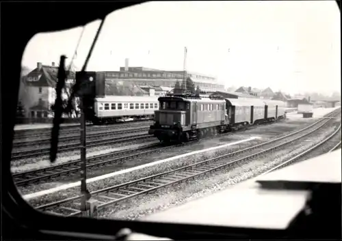 Foto Coburg in Oberfranken, Deutsche Eisenbahn, Lokomotive 211308