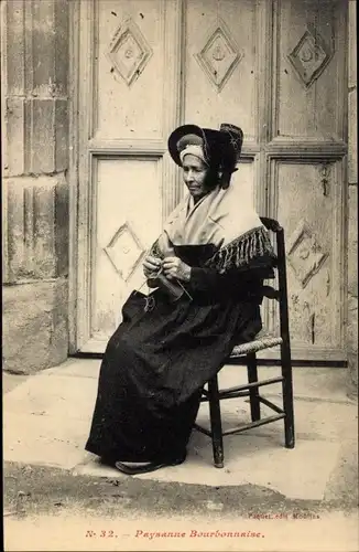 Ak Paysanne Bourbonnaise, strickende Frau in Tracht