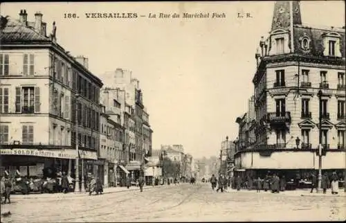 Ak Versailles Yvelines, La Rue du Marchéal Foch