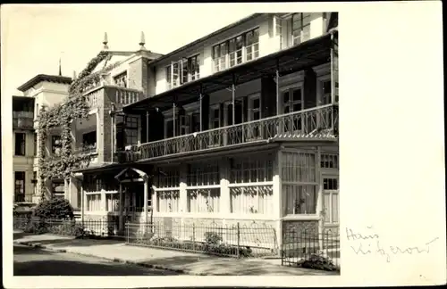 Foto Ak Deutschland unbekannt, Haus Kitzerow, Außenansicht, Veranda