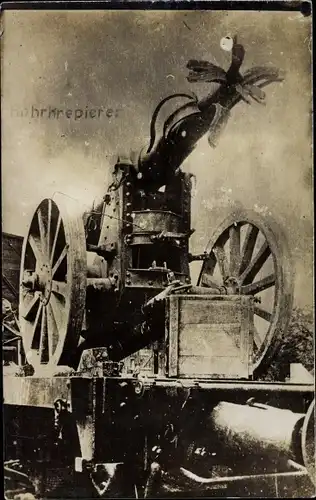 Foto Ak Rohrkrepierer, defektes Geschütz auf einem Waggon, 1917, I. WK