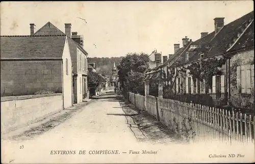 Ak Compiègne Oise, Vieux Moulins, Strassenansicht