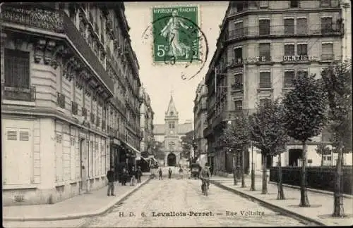 Ak Levallois Perret Hauts de Seine, Rue Voltaire