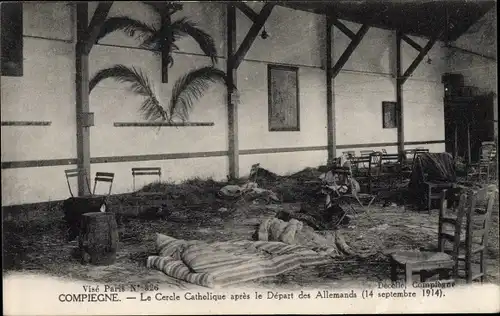 Ak Compiègne Oise, Le Cercle Catholique apres le Depart des Allemands