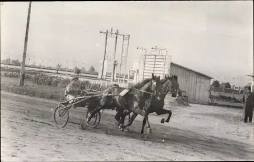 Foto Ak Daglfing München Bayern, Trabrennen, Pferde, Wagen, Nr. 13