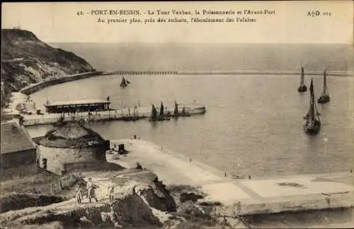 Ak Port en Bessin Calvados, La Tour Vauban, la Poissonnerie et l'Avant Port