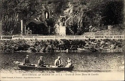 Ak Montreuil sur Maine Maine-et-Loire, Grotte de Notre Dame de Lourdes, Ruderpartie