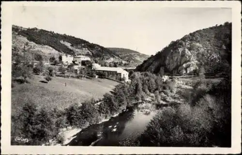 Ak Pont de Neyrac Ardèche, Vallee de l'Ardeche, Landschaft