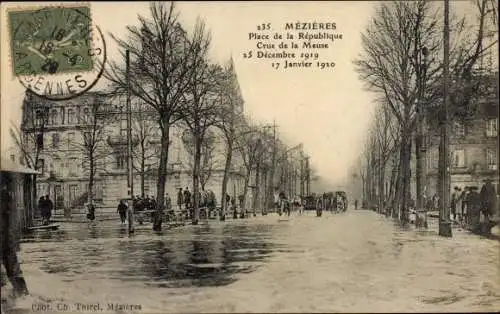 Ak Mézières Ardennes, Place de la République, Crue de la Meuse
