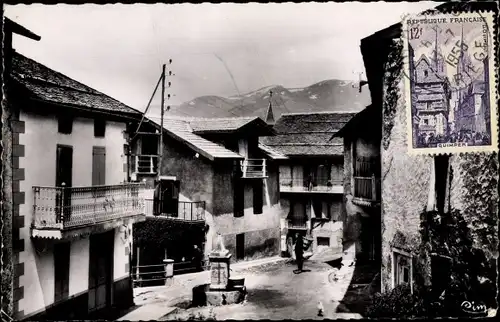 Ak Goulier Ariège, La Place du Carré