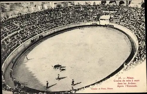 Ak Nîmes Gard, Stierkampfarena, Publikum, Vogelschau
