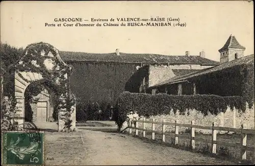 Ak Valence sur Baise environs Gers, Porte et Cour d'honneur du Chateau du Busca Maniban