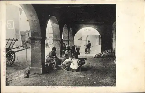 Ak Liverdun Meurthe et Moselle, Sous les Arcades