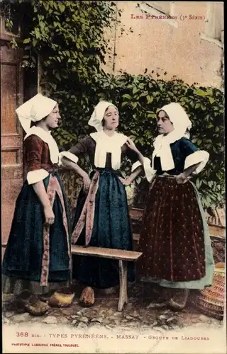 Ak Massat Ariege, Frauen in Tracht, Groupe de Liadoures