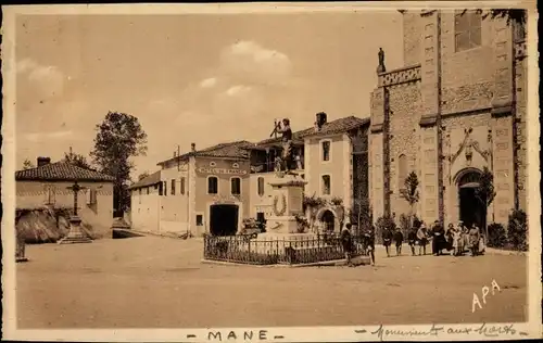 Ak Mane Haute Garonne, Place de l'Eglise et Monument aux Morts