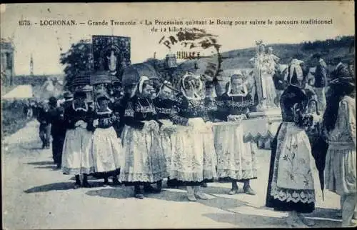 Ak Locronan Finistère, La Procession quittant le Bourg pour le parcours traditionnel