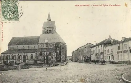 Ak Sommevoire Haute Marne, Place de l'Eglise Notre Dame